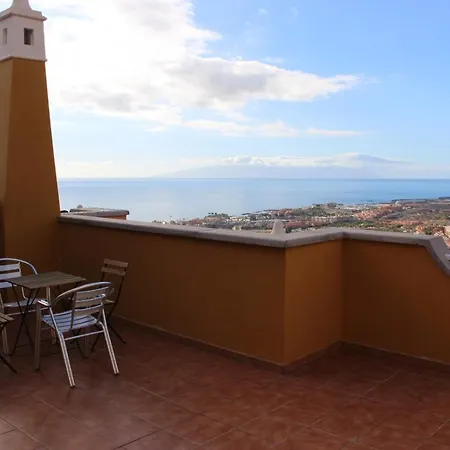 With A Serene Ocean And Mountain View * أذيخي
