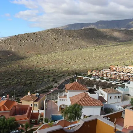 With A Serene Ocean And Mountain View شقة