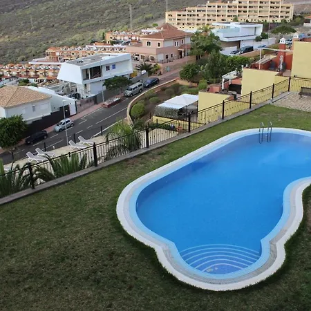 شقة With A Serene Ocean And Mountain View *
