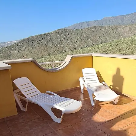شقة With A Serene Ocean And Mountain View *